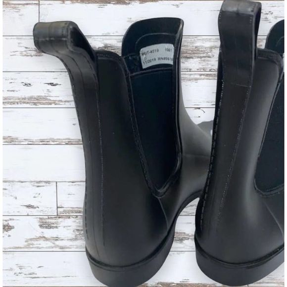 Capelli Chelsea Matte Black Waterproof Slip On Ankle Rain Boots Size 6 NEW - Picture 4 of 7